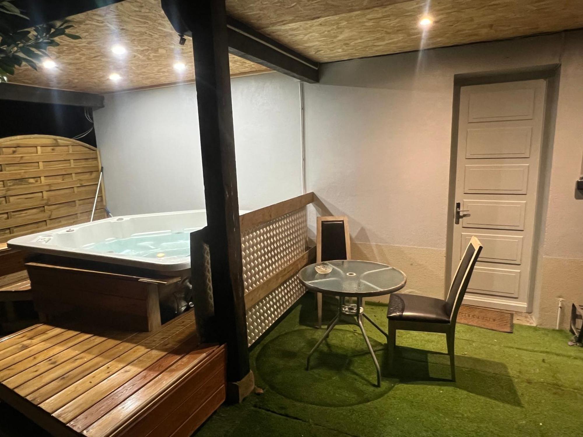 Le Gite Du Cavalier Au Coeur De La Foret/Jacuzzi Dole Exterior foto